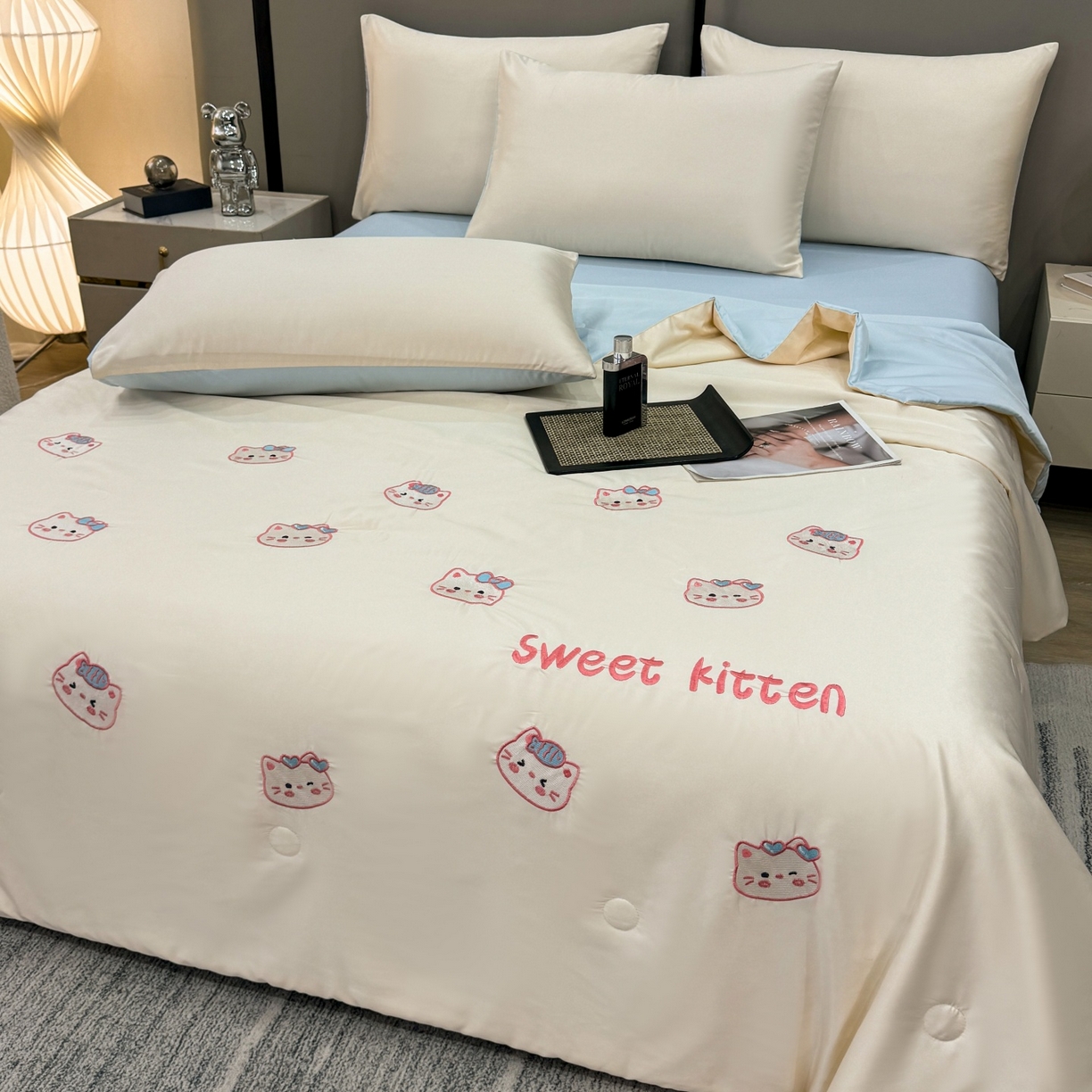 欢乐季 2026新款A类水洗冰丝满版刺绣夏被夏凉被空调被四件套 猫咪-奶白蓝