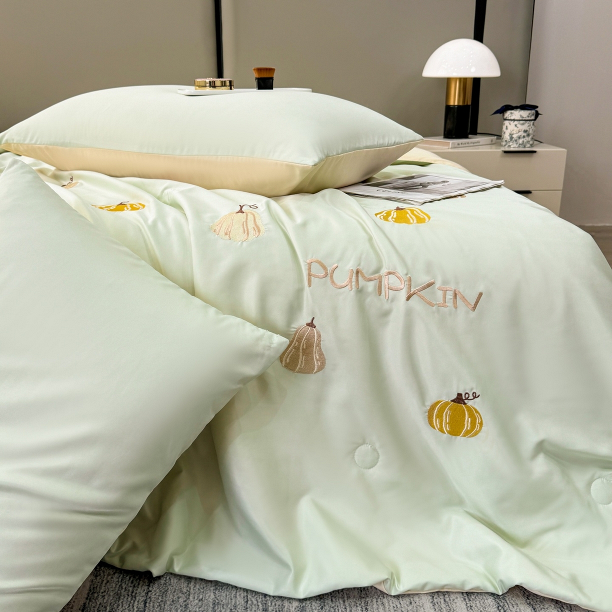 91家纺网 家纺一手货源 找家纺 欢乐季 2026新款A类水洗冰丝满版刺绣夏被夏凉被空调被四件套 南瓜-水果奶黄