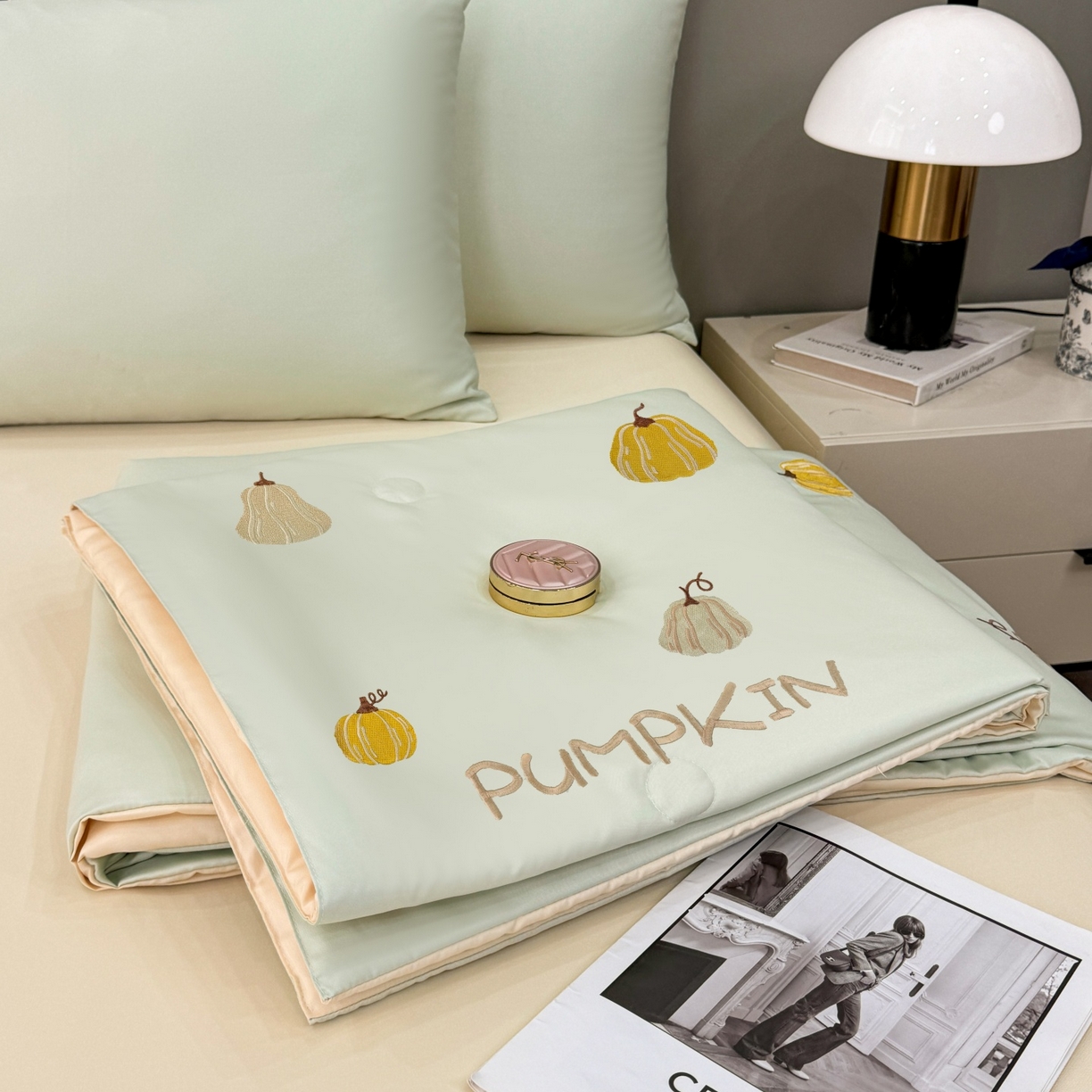 91家纺网 家纺一手货源 找家纺 欢乐季 2026新款A类水洗冰丝满版刺绣夏被夏凉被空调被四件套 南瓜-水果奶黄