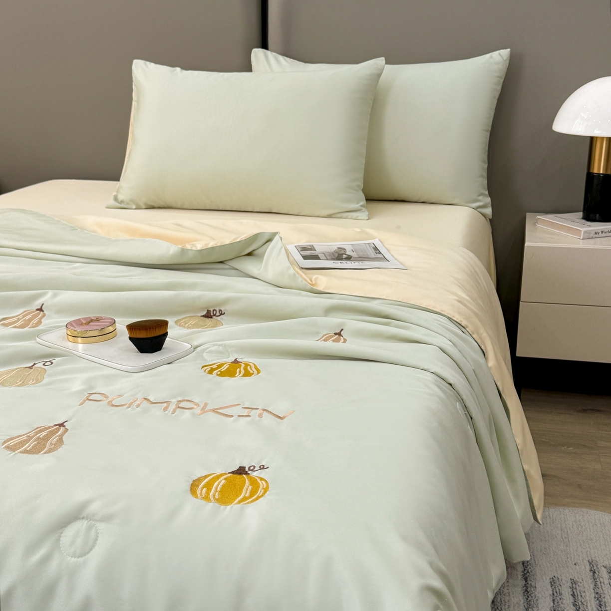 91家纺网 家纺一手货源 找家纺 欢乐季 2026新款A类水洗冰丝满版刺绣夏被夏凉被空调被四件套 南瓜-水果奶黄