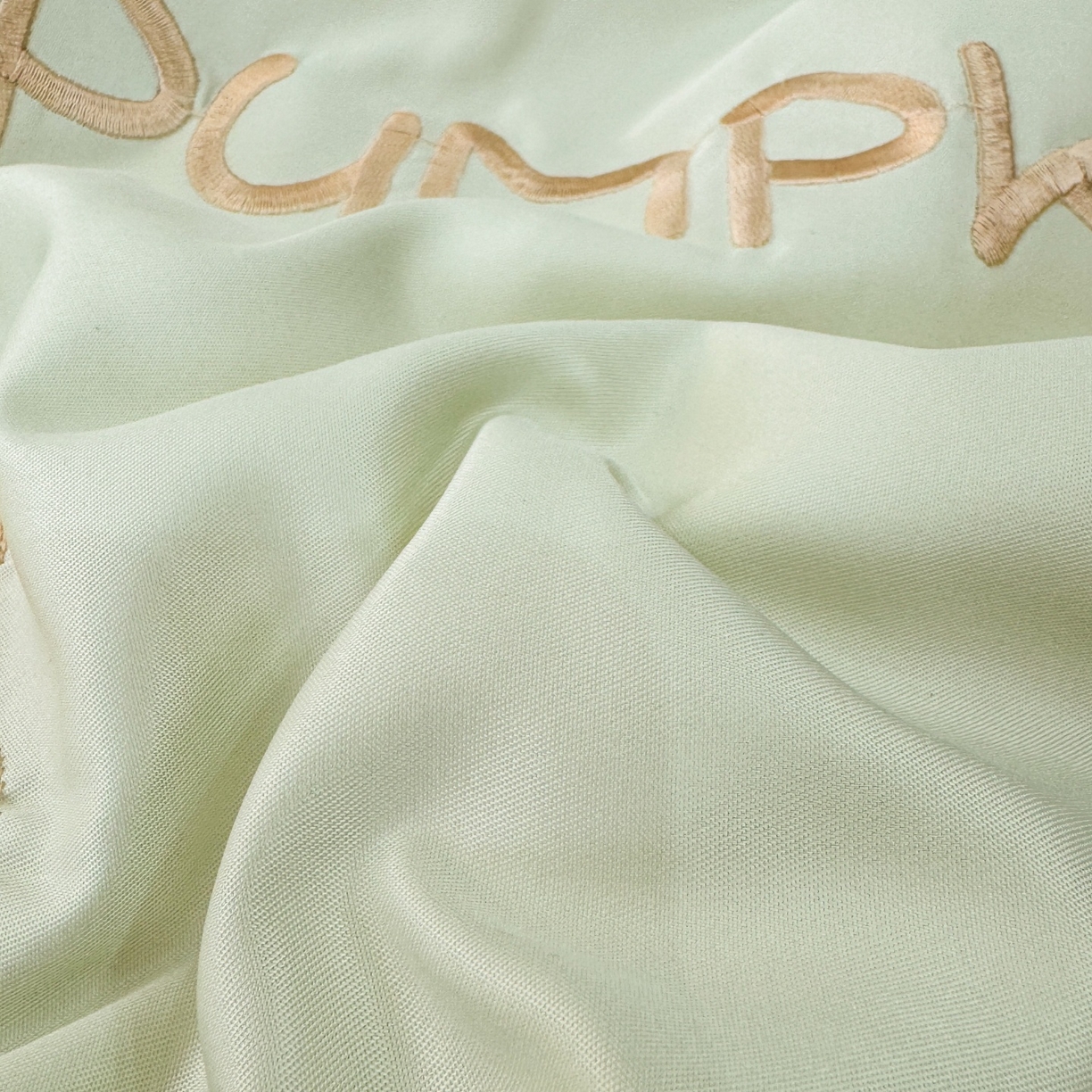 91家纺网 家纺一手货源 找家纺 欢乐季 2026新款A类水洗冰丝满版刺绣夏被夏凉被空调被四件套 南瓜-水果奶黄