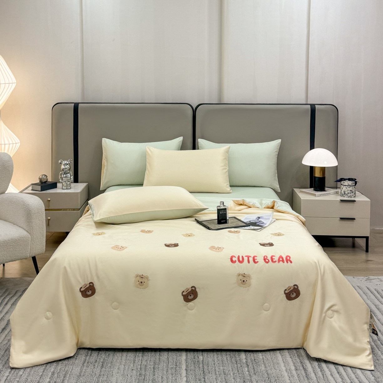 91家纺网 家纺一手货源 找家纺 欢乐季 2026新款A类水洗冰丝满版刺绣夏被夏凉被空调被四件套 小熊-奶黄绿