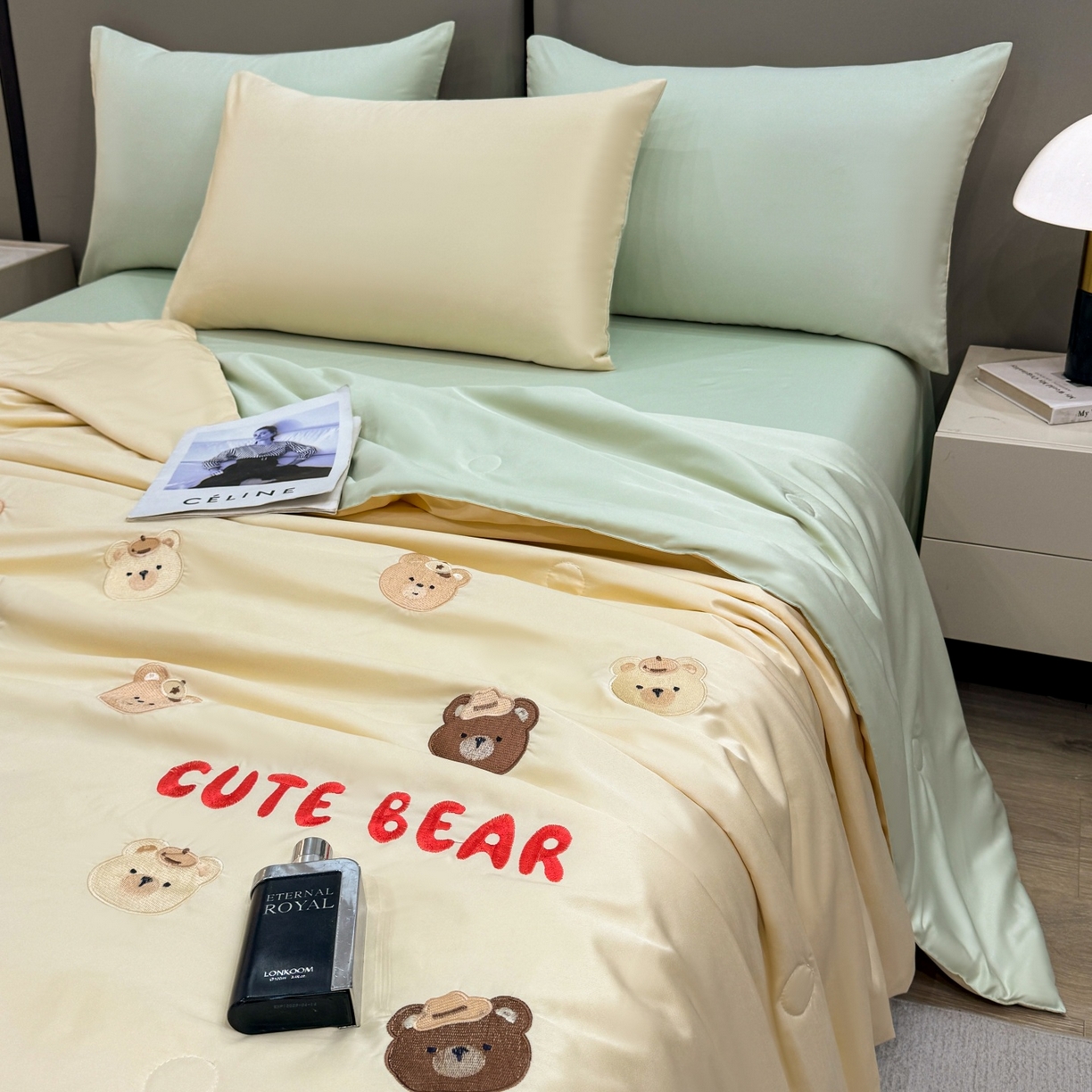 91家纺网 家纺一手货源 找家纺 欢乐季 2026新款A类水洗冰丝满版刺绣夏被夏凉被空调被四件套 小熊-奶黄绿