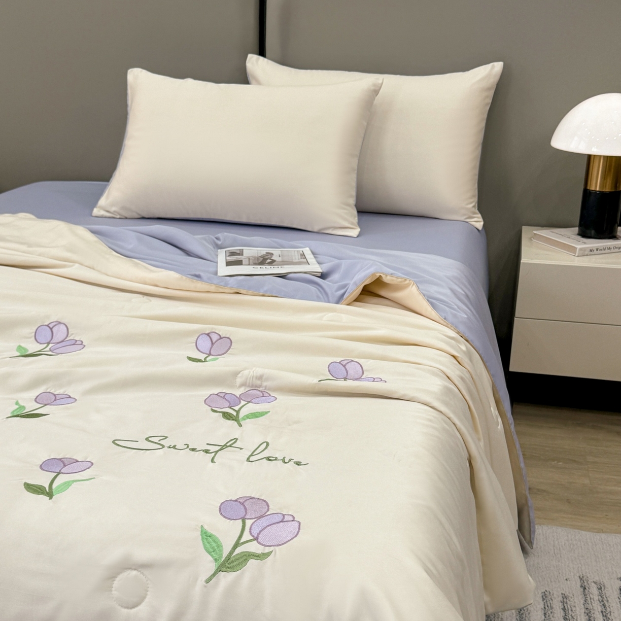 91家纺网 家纺一手货源 找家纺 欢乐季 2026新款A类水洗冰丝满版刺绣夏被夏凉被空调被四件套 郁金香-奶白紫