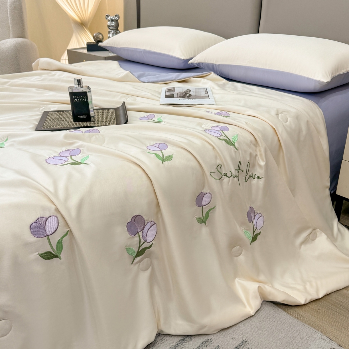 91家纺网 家纺一手货源 找家纺 欢乐季 2026新款A类水洗冰丝满版刺绣夏被夏凉被空调被四件套 郁金香-奶白紫