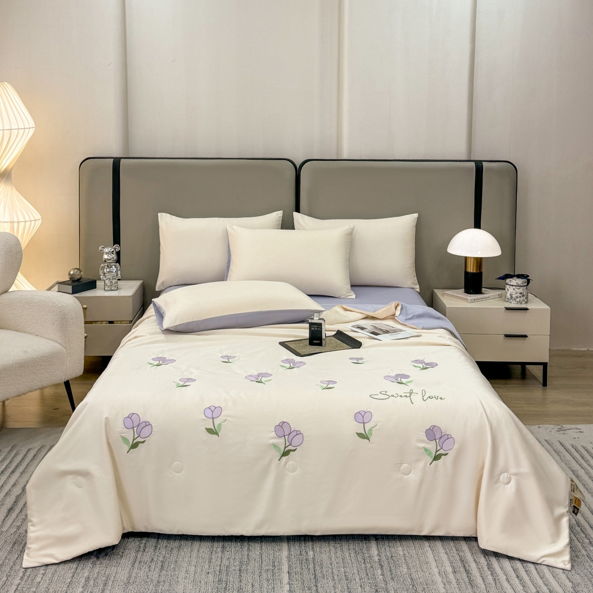 91家纺网 家纺一手货源 找家纺 欢乐季 2026新款A类水洗冰丝满版刺绣夏被夏凉被空调被四件套 郁金香-奶白紫