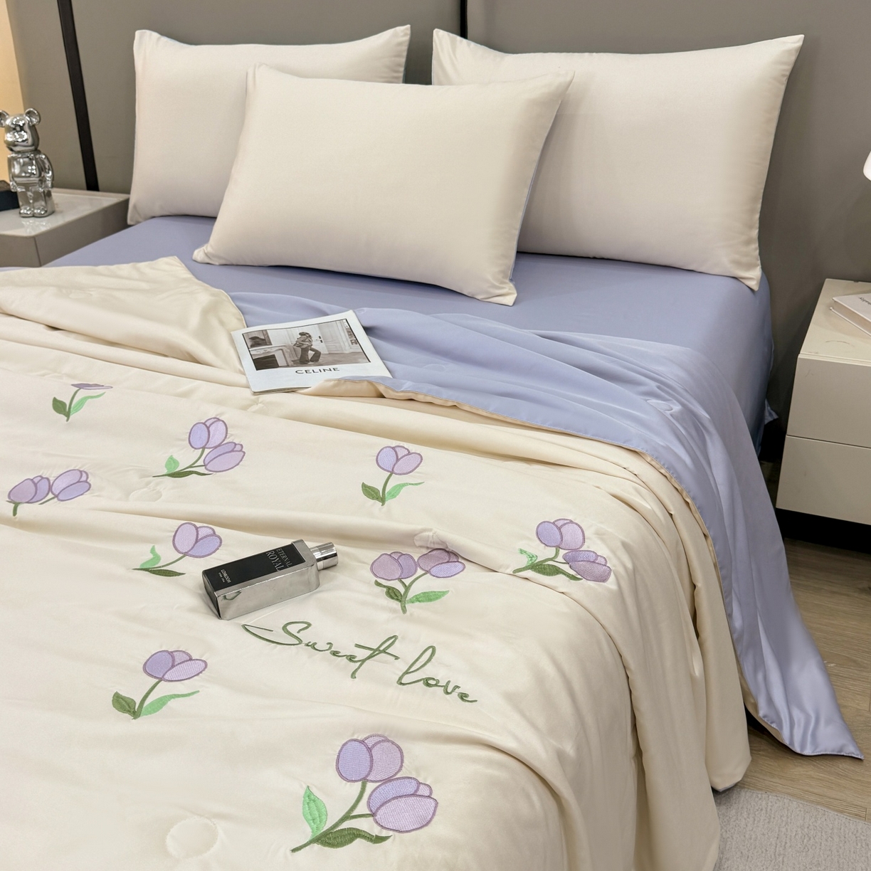 91家纺网 家纺一手货源 找家纺 欢乐季 2026新款A类水洗冰丝满版刺绣夏被夏凉被空调被四件套 郁金香-奶白紫