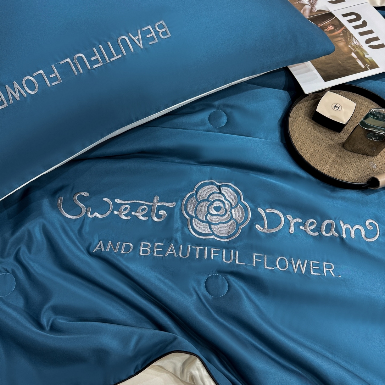 91家纺网 家纺一手货源 找家纺 （总）欢乐季 2026新款A类水洗冰丝山茶花刺绣夏被夏凉被空调被四件套