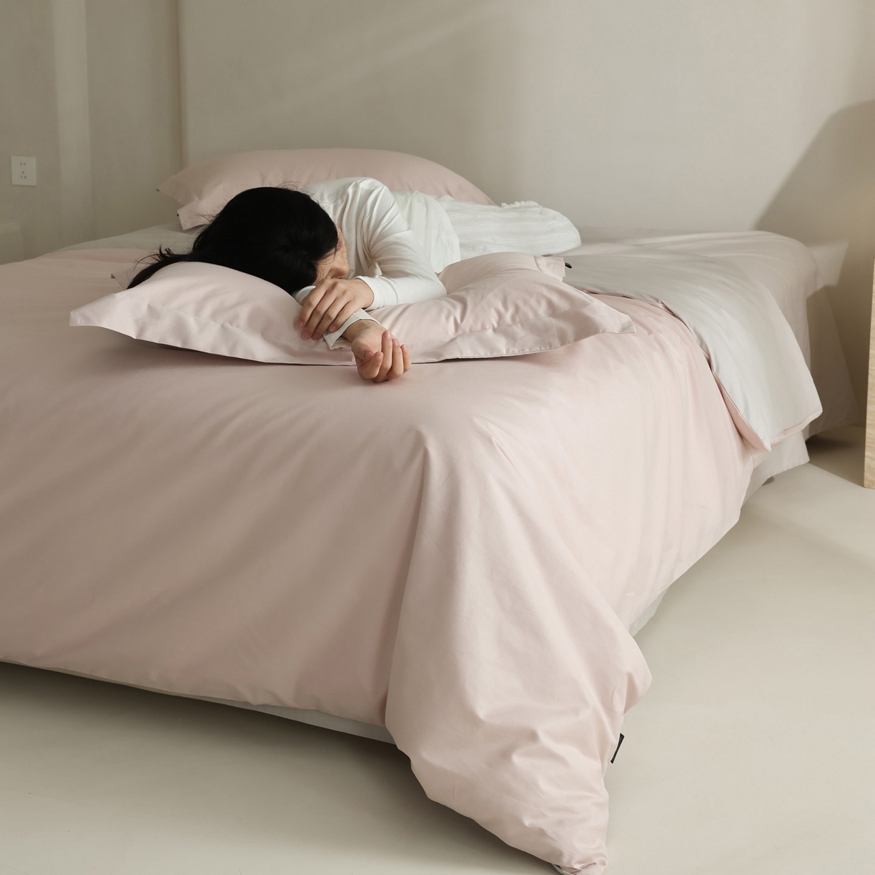 91家纺网 家纺一手货源 找家纺 万盛家纺 2026新款全棉40支极简风拼色四件套（无影墙风格） 蜜糖粉-冰河灰