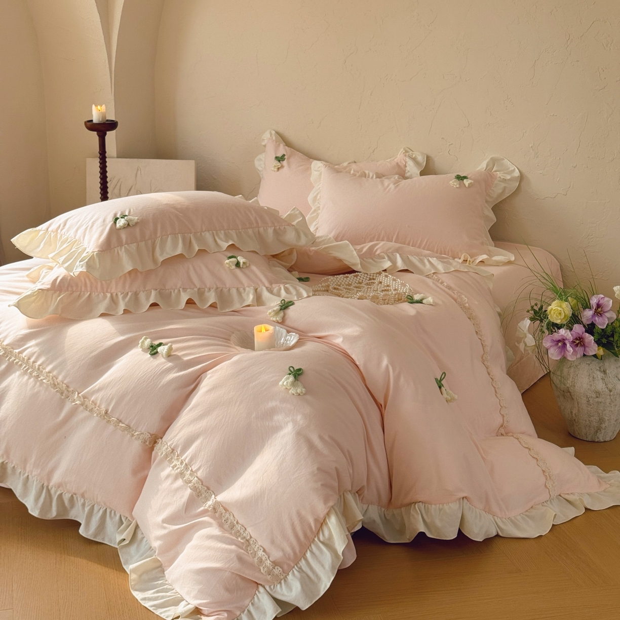 91家纺网 家纺一手货源 找家纺 庭笙 2026新款古法水洗棉感法式立体花韩版花边四件套-铃兰妙语 铃兰妙语-粉