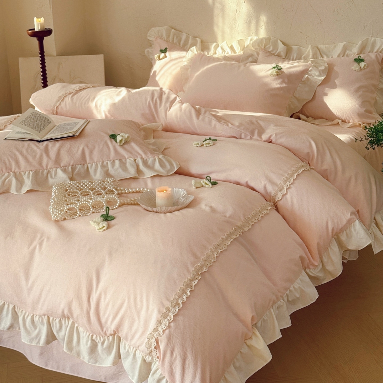 91家纺网 家纺一手货源 找家纺 庭笙 2026新款古法水洗棉感法式立体花韩版花边四件套-铃兰妙语 铃兰妙语-粉