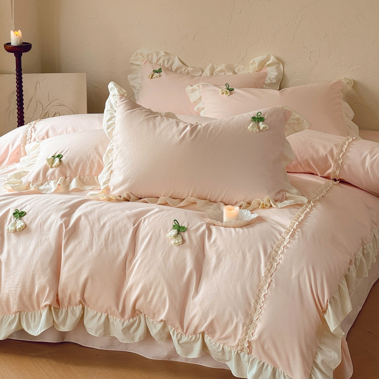 91家纺网 家纺一手货源 找家纺 庭笙 2026新款古法水洗棉感法式立体花韩版花边四件套-铃兰妙语 铃兰妙语-粉