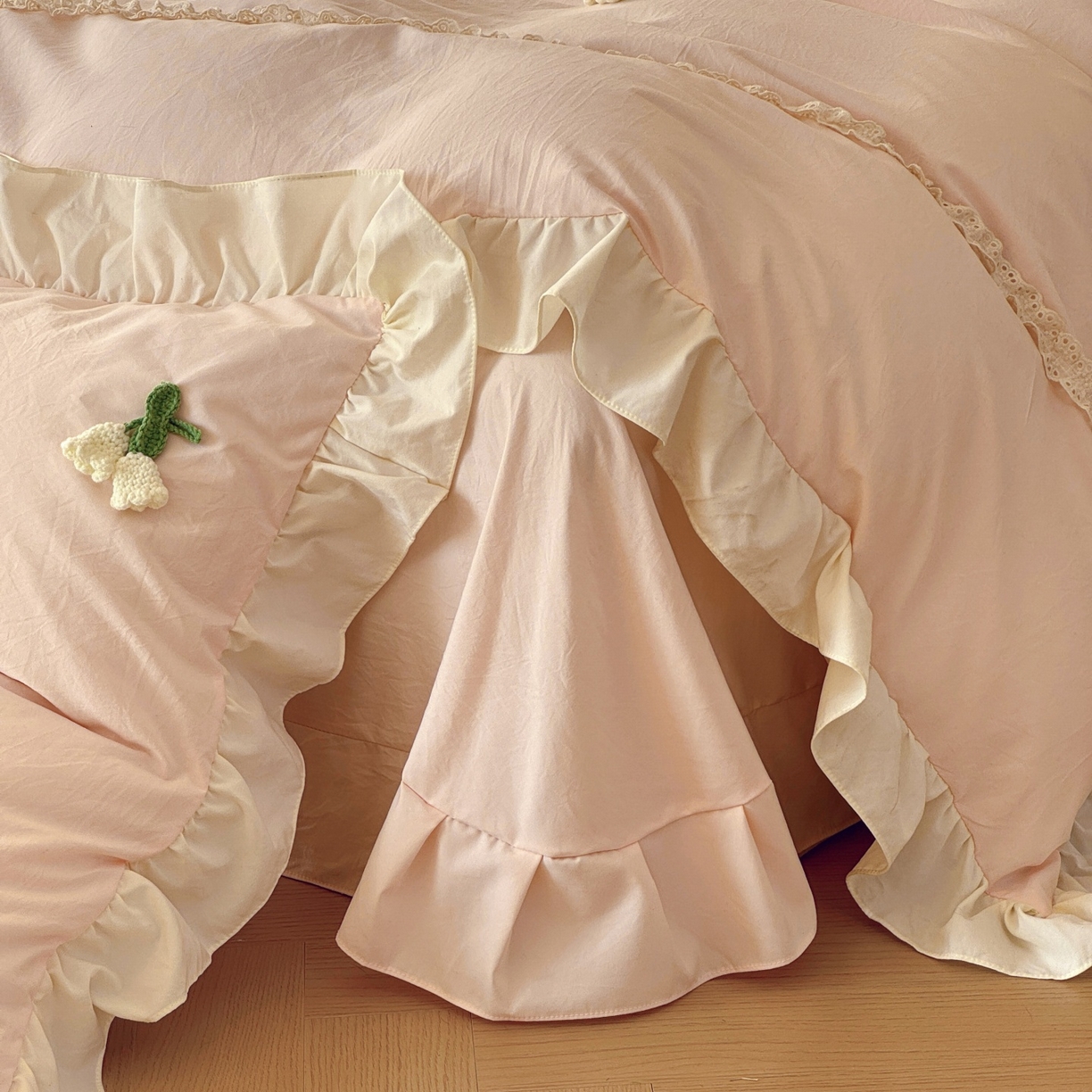 91家纺网 家纺一手货源 找家纺 庭笙 2026新款古法水洗棉感法式立体花韩版花边四件套-铃兰妙语 铃兰妙语-粉