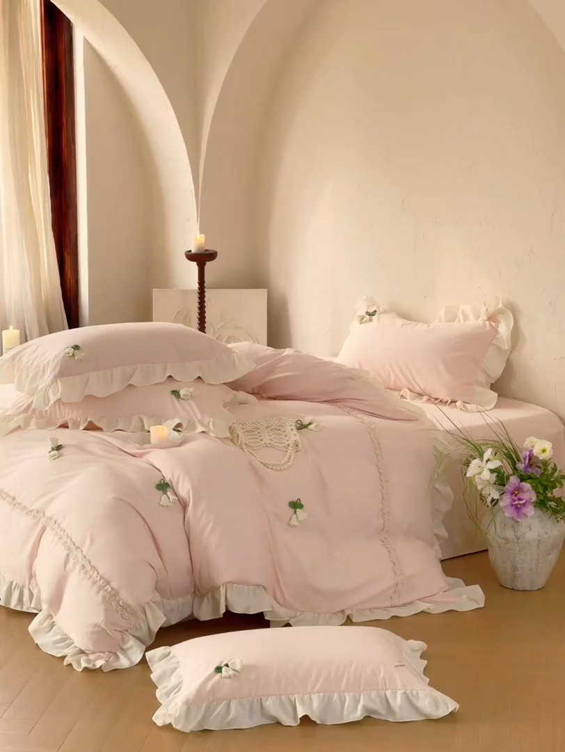 91家纺网 家纺一手货源 找家纺 庭笙 2026新款古法水洗棉感法式立体花韩版花边四件套-铃兰妙语 铃兰妙语-粉