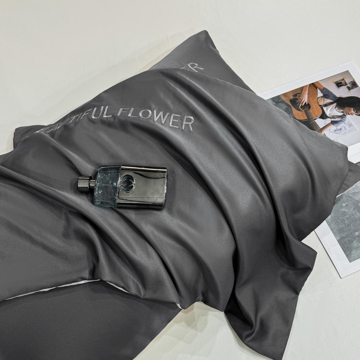 91家纺网 家纺一手货源 找家纺 欢乐季 2026新款A类水洗冰丝山茶花刺绣夏被夏凉被空调被四件套 高级灰+奶茶