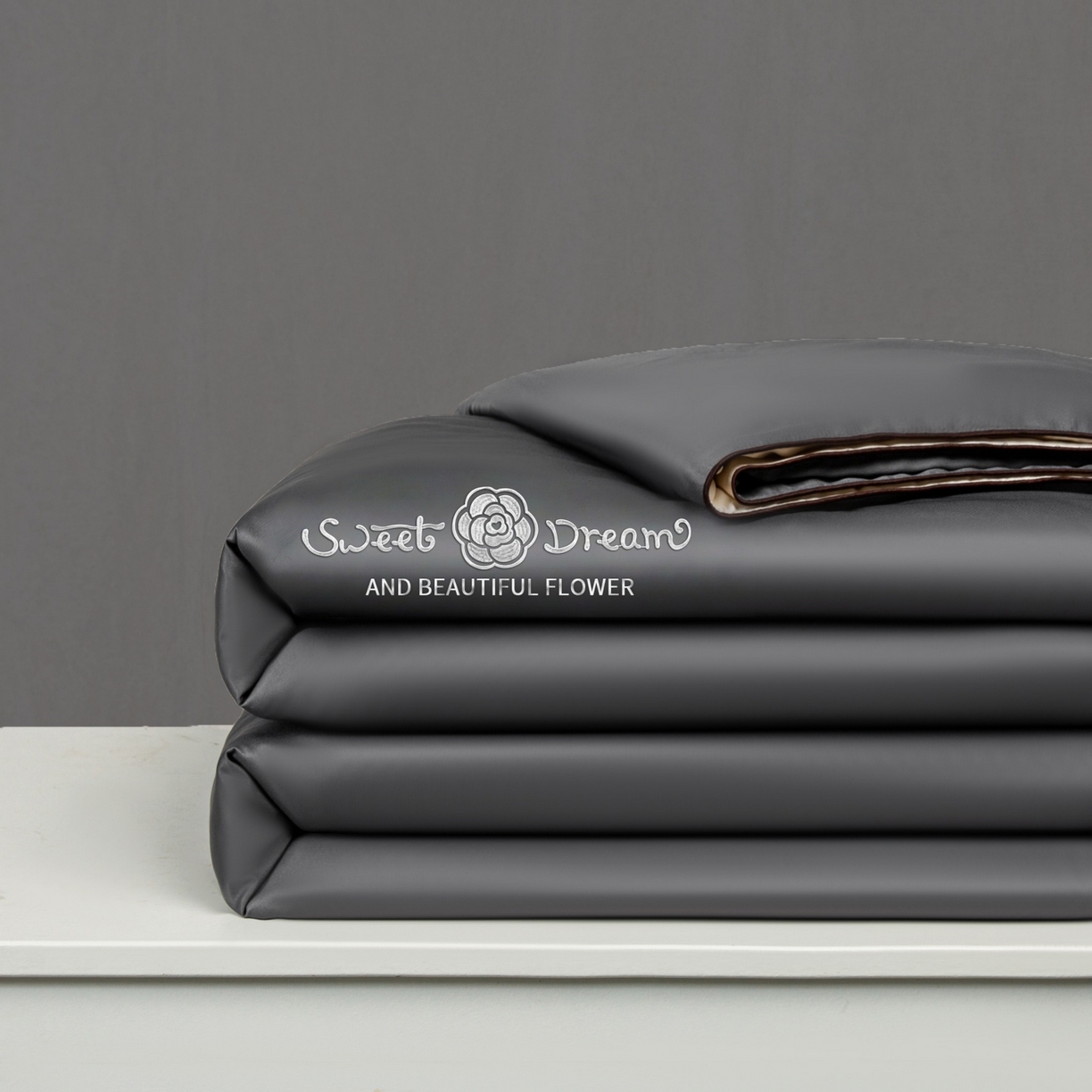 91家纺网 家纺一手货源 找家纺 欢乐季 2026新款A类水洗冰丝山茶花刺绣夏被夏凉被空调被四件套 高级灰+奶茶