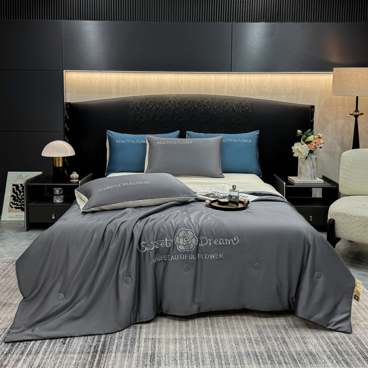 91家纺网 家纺一手货源 找家纺 欢乐季 2026新款A类水洗冰丝山茶花刺绣夏被夏凉被空调被四件套 高级灰+奶茶