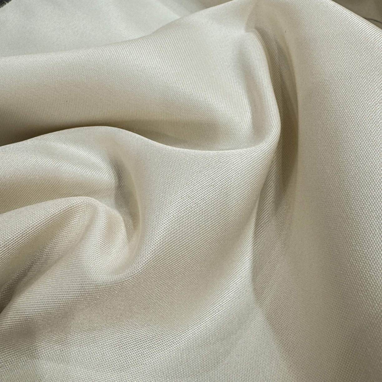 91家纺网 家纺一手货源 找家纺 欢乐季 2026新款A类水洗冰丝山茶花刺绣夏被夏凉被空调被四件套 奶茶+高级灰