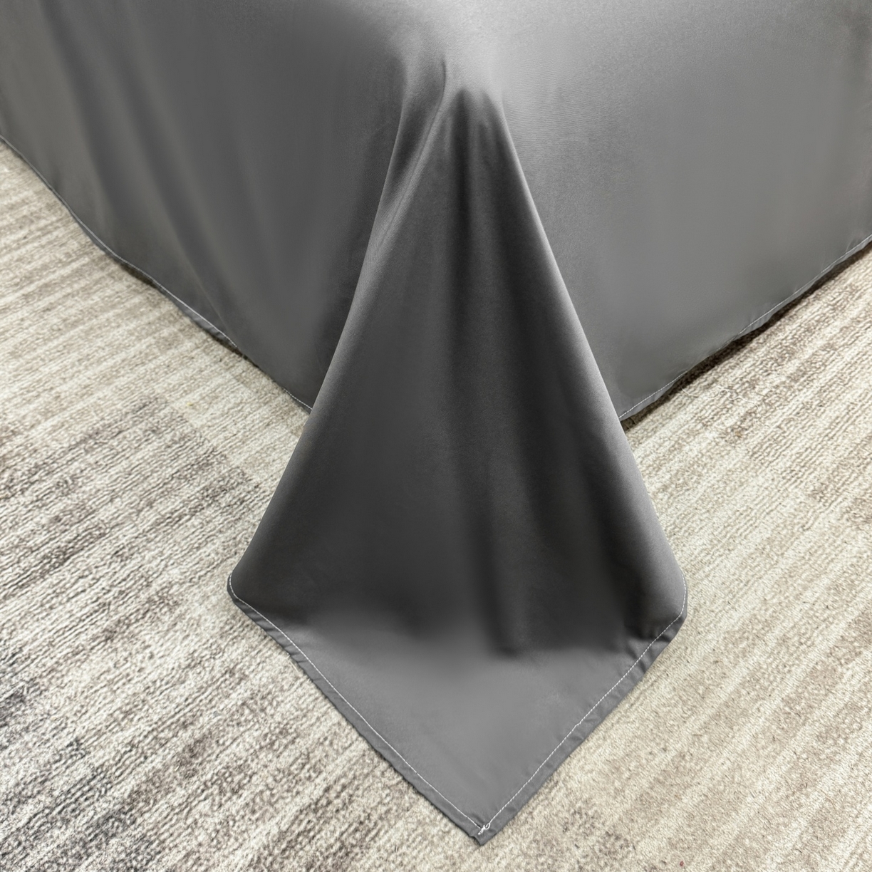 91家纺网 家纺一手货源 找家纺 欢乐季 2026新款A类水洗冰丝山茶花刺绣夏被夏凉被空调被四件套 奶茶+高级灰