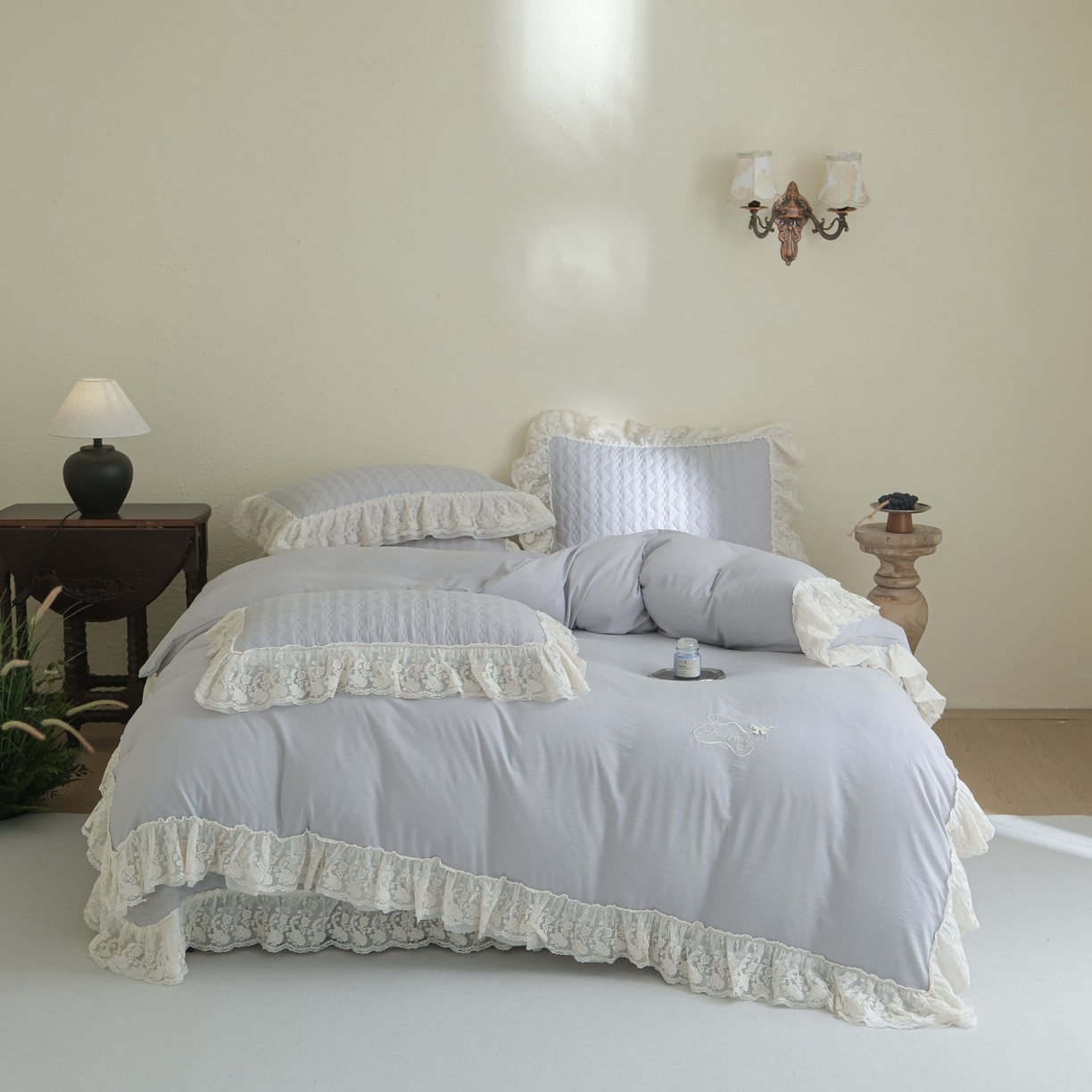 91家纺网 家纺一手货源 找家纺 （总）庭笙 2026新款法式双层蕾丝花边亚麻质感夹棉床盖床盖四件套-优雅情调