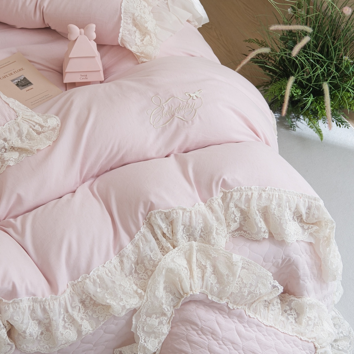 91家纺网 家纺一手货源 找家纺 （总）庭笙 2026新款法式双层蕾丝花边亚麻质感夹棉床盖床盖四件套-优雅情调