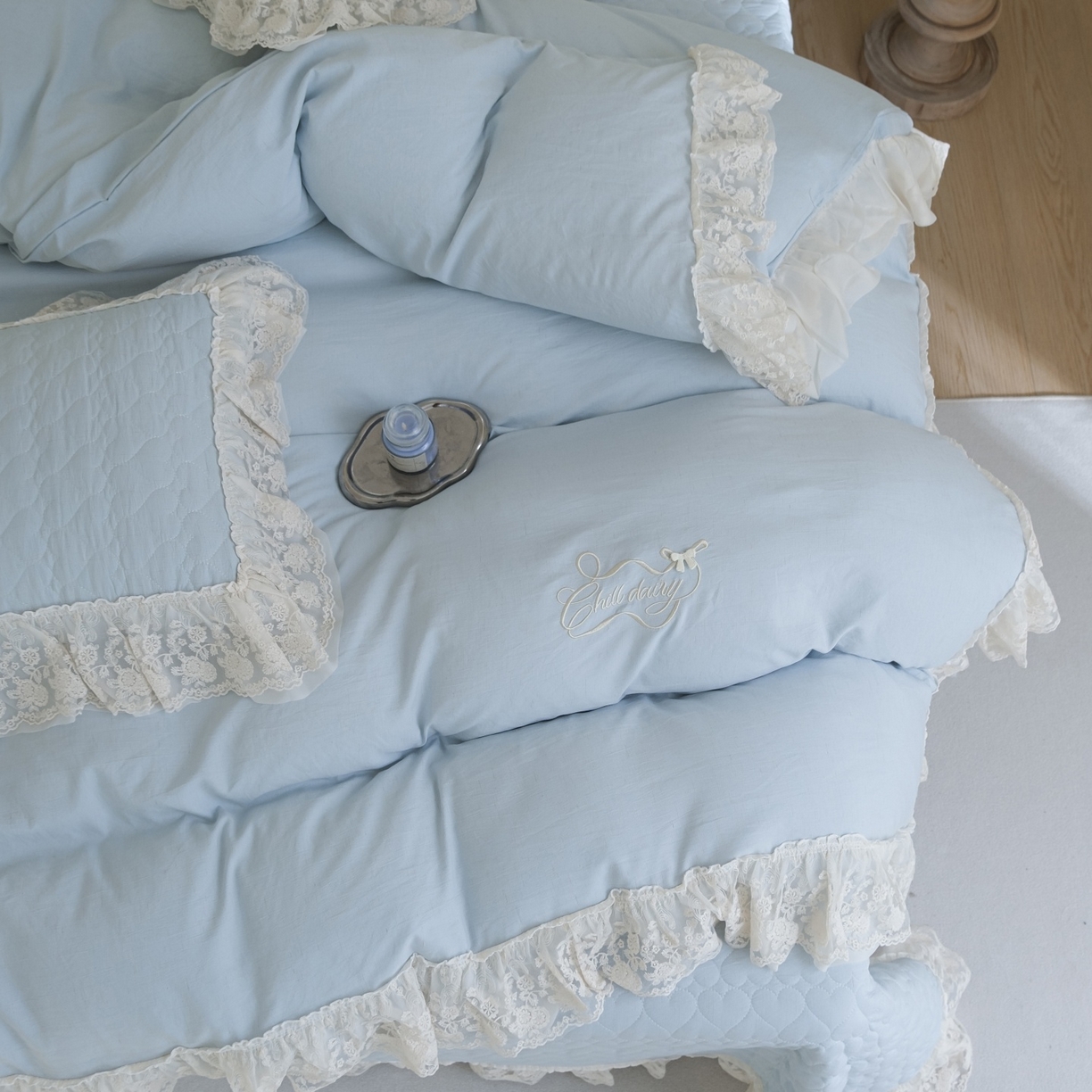 91家纺网 家纺一手货源 找家纺 庭笙 2026新款法式双层蕾丝花边亚麻质感夹棉床盖床盖四件套-优雅情调 优雅情调-蓝