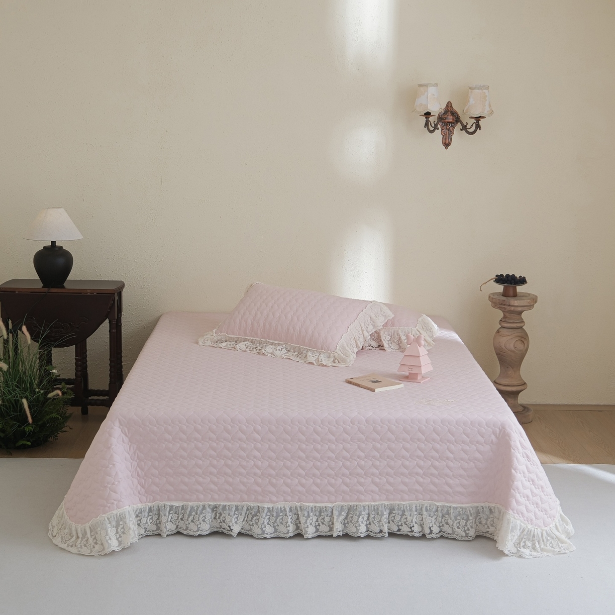 91家纺网 家纺一手货源 找家纺 庭笙 2026新款法式双层蕾丝花边亚麻质感夹棉床盖床盖四件套-优雅情调 优雅情调-粉