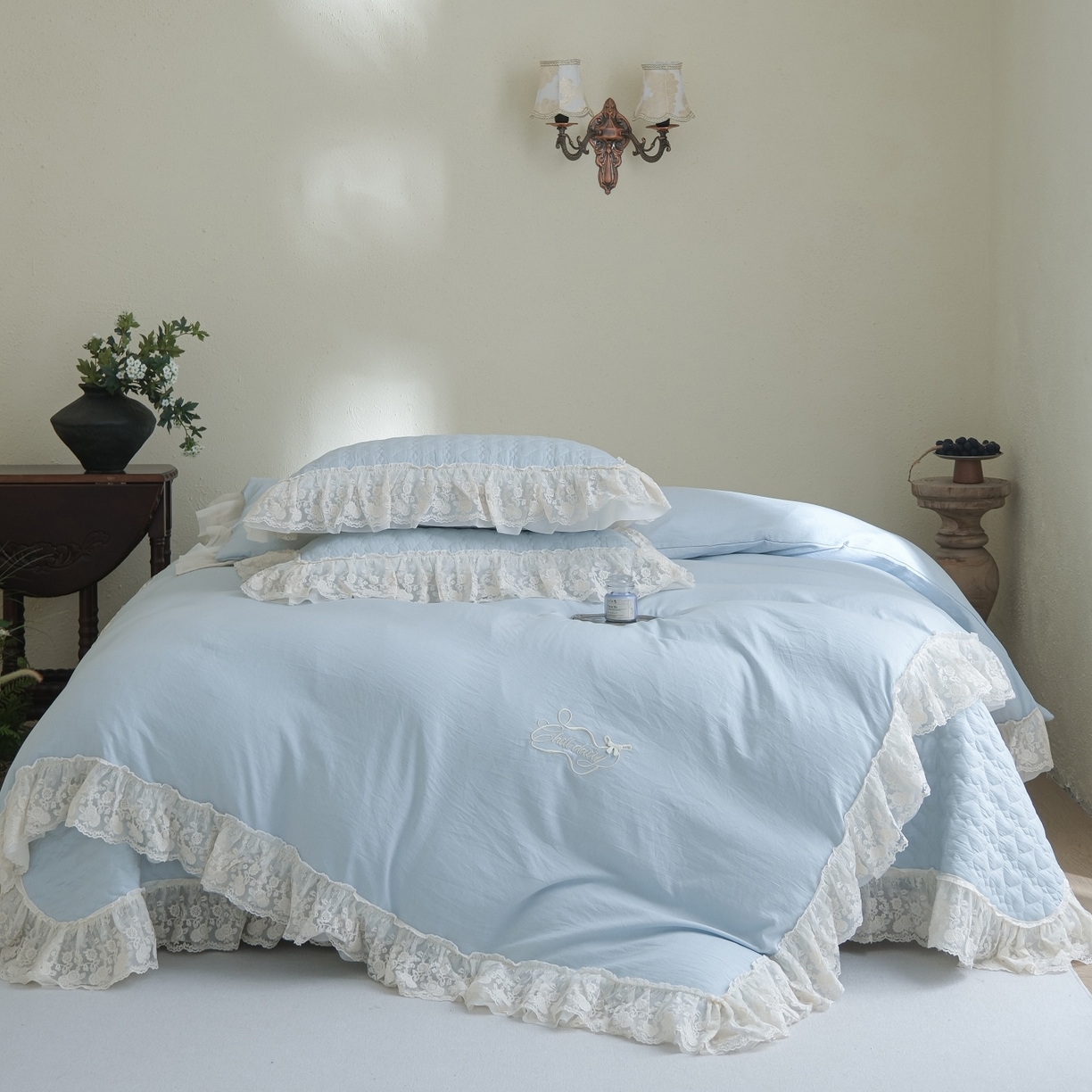 91家纺网 家纺一手货源 找家纺 庭笙 2026新款法式双层蕾丝花边亚麻质感夹棉床盖床盖四件套-优雅情调 优雅情调-蓝