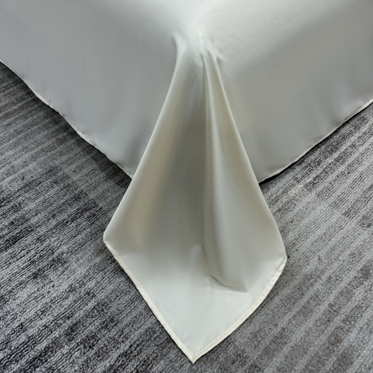 91家纺网 家纺一手货源 找家纺 欢乐季 2026新款A类水洗冰丝山茶花刺绣夏被夏凉被空调被四件套 天空蓝+奶茶