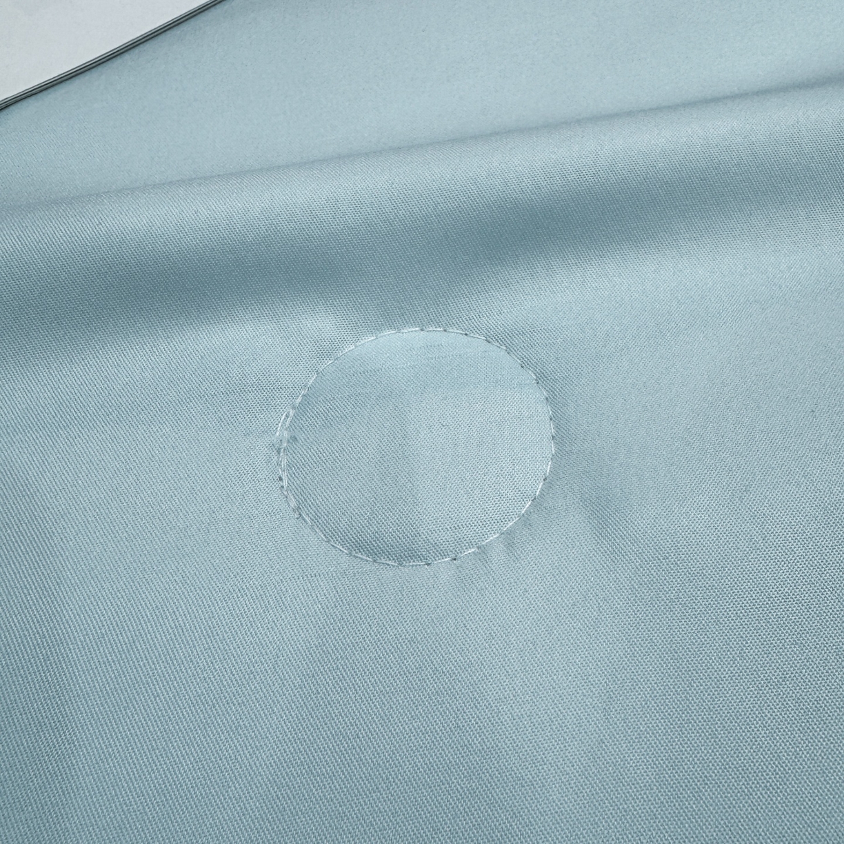 91家纺网 家纺一手货源 找家纺 欢乐季 2026新款A类水洗冰丝山茶花刺绣夏被夏凉被空调被四件套 天空蓝+奶茶