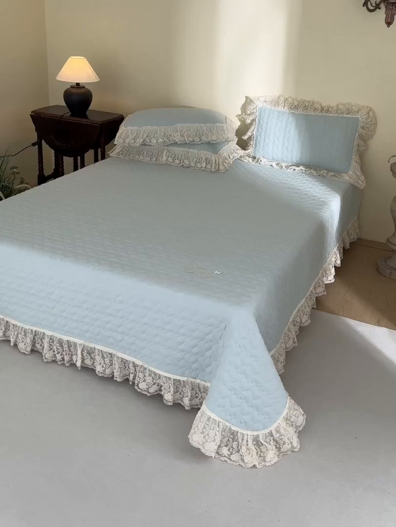 91家纺网 家纺一手货源 找家纺 庭笙 2026新款法式双层蕾丝花边亚麻质感夹棉床盖床盖四件套-优雅情调 优雅情调-蓝