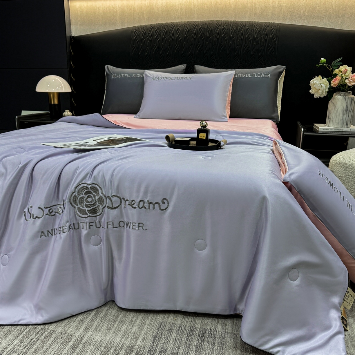 欢乐季 2026新款A类水洗冰丝山茶花刺绣夏被夏凉被空调被四件套 香芋紫+樱花粉