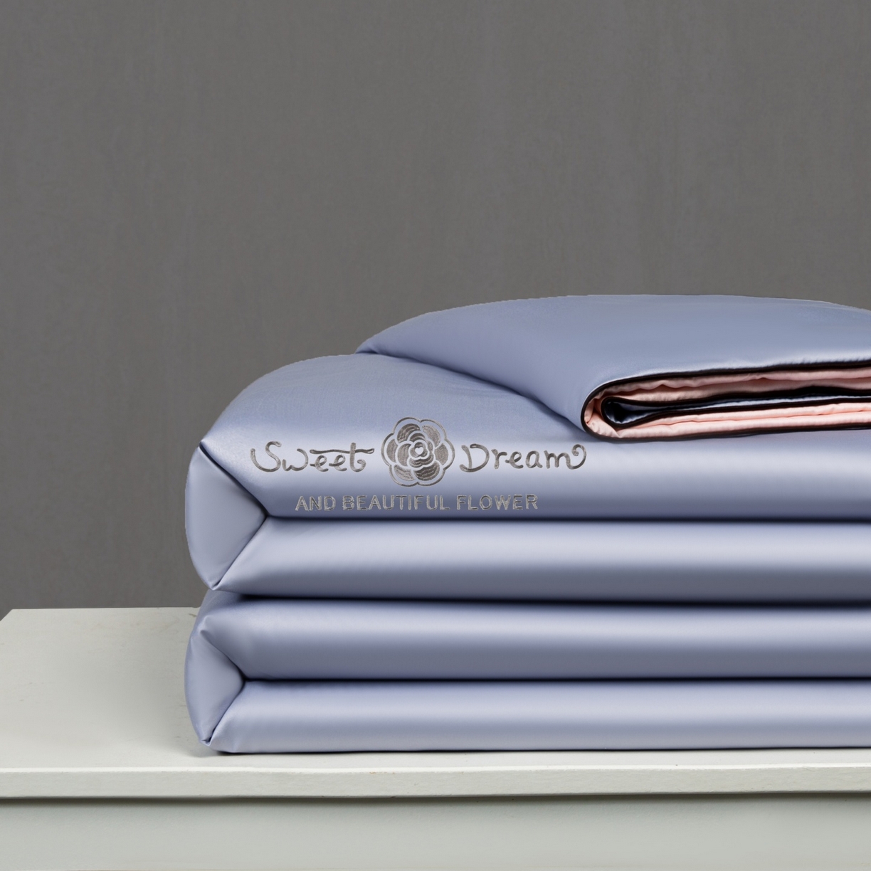 91家纺网 家纺一手货源 找家纺 欢乐季 2026新款A类水洗冰丝山茶花刺绣夏被夏凉被空调被四件套 香芋紫+樱花粉