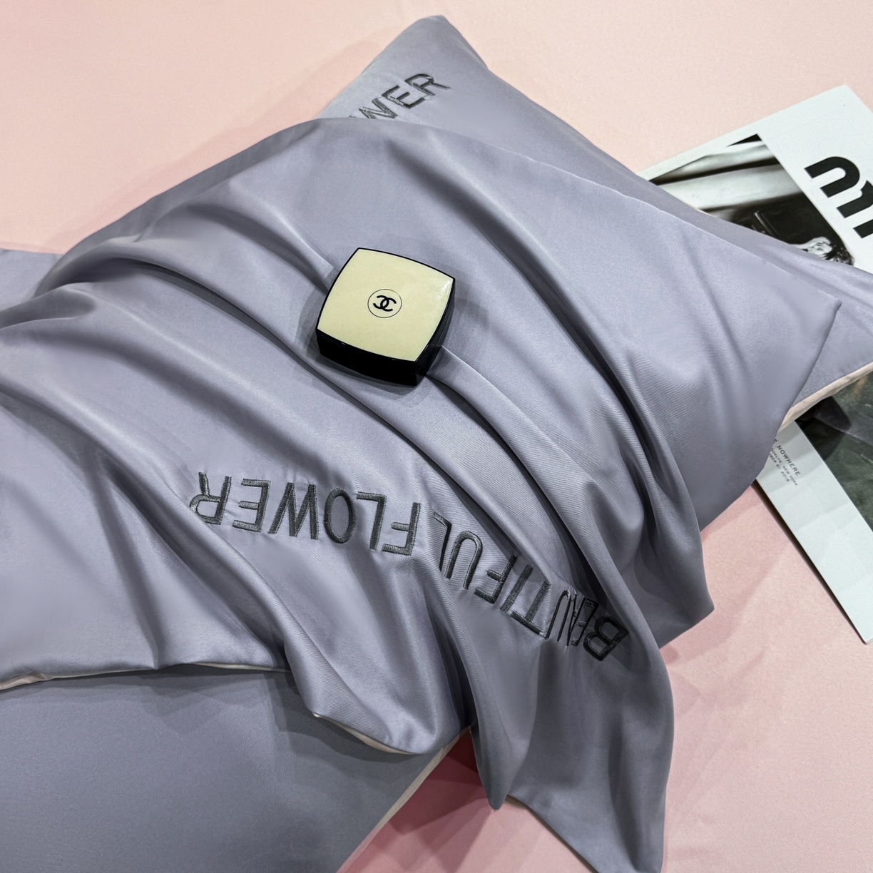 91家纺网 家纺一手货源 找家纺 欢乐季 2026新款A类水洗冰丝山茶花刺绣夏被夏凉被空调被四件套 香芋紫+樱花粉