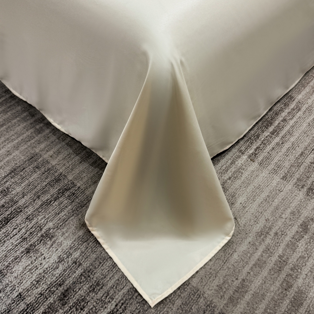 91家纺网 家纺一手货源 找家纺 欢乐季 2026新款A类水洗冰丝山茶花刺绣夏被夏凉被空调被四件套 樱花粉+奶黄