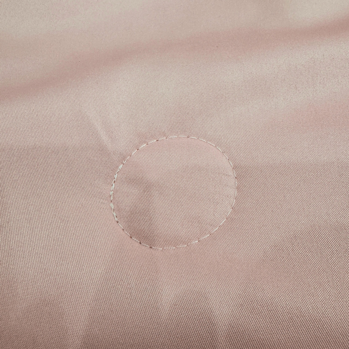 91家纺网 家纺一手货源 找家纺 欢乐季 2026新款A类水洗冰丝山茶花刺绣夏被夏凉被空调被四件套 樱花粉+奶黄