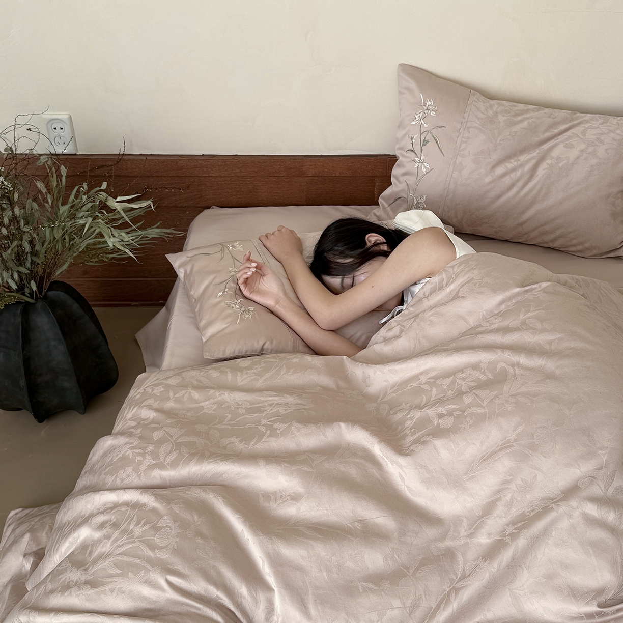 91家纺网 家纺一手货源 找家纺 鹿班家居 2026春季新品100S长绒棉提花刺绣系列四件套-花盏（标准会员-20元） 花盏-粉色