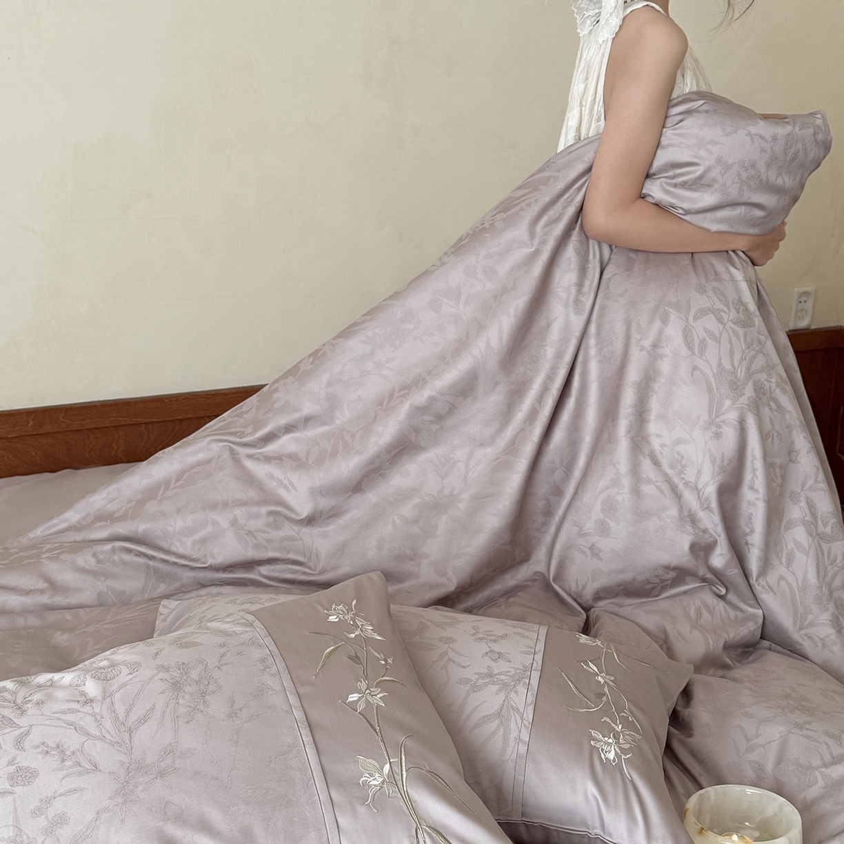 91家纺网 家纺一手货源 找家纺 鹿班家居 2026春季新品100S长绒棉提花刺绣系列四件套-花盏（标准会员-20元） 花盏-紫色