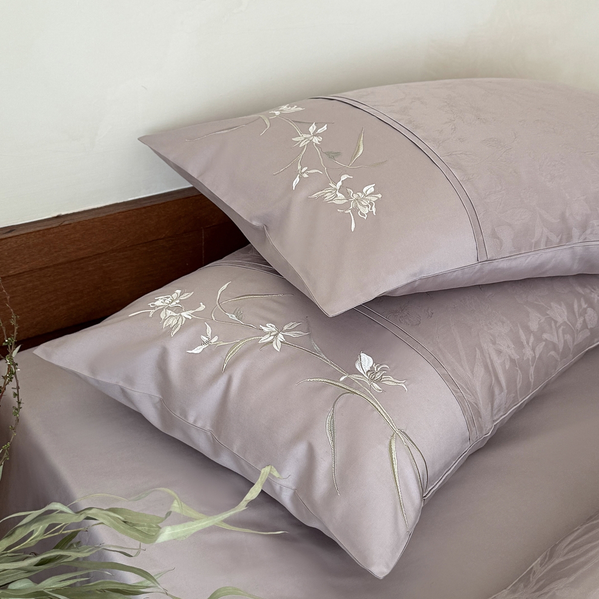 91家纺网 家纺一手货源 找家纺 鹿班家居 2026春季新品100S长绒棉提花刺绣系列四件套-花盏（标准会员-20元） 花盏-紫色