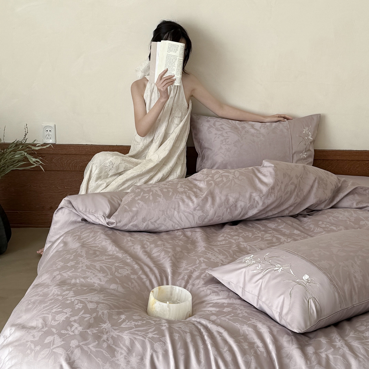 91家纺网 家纺一手货源 找家纺 鹿班家居 2026春季新品100S长绒棉提花刺绣系列四件套-花盏（标准会员-20元） 花盏-紫色