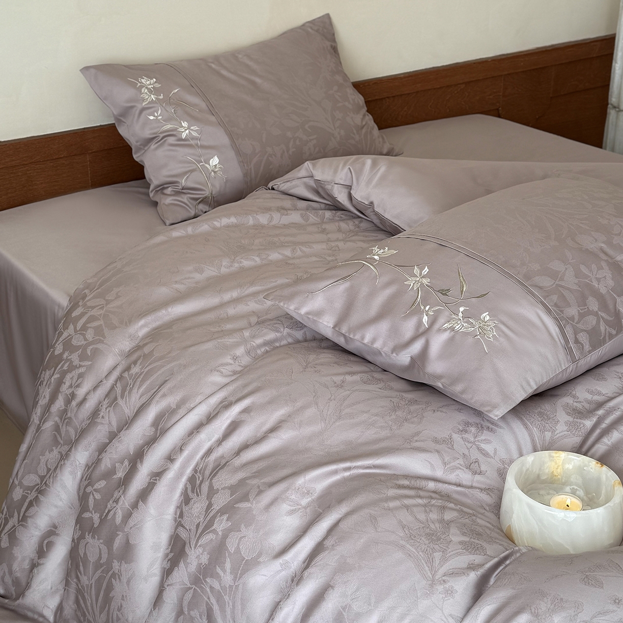 91家纺网 家纺一手货源 找家纺 鹿班家居 2026春季新品100S长绒棉提花刺绣系列四件套-花盏（标准会员-20元） 花盏-紫色