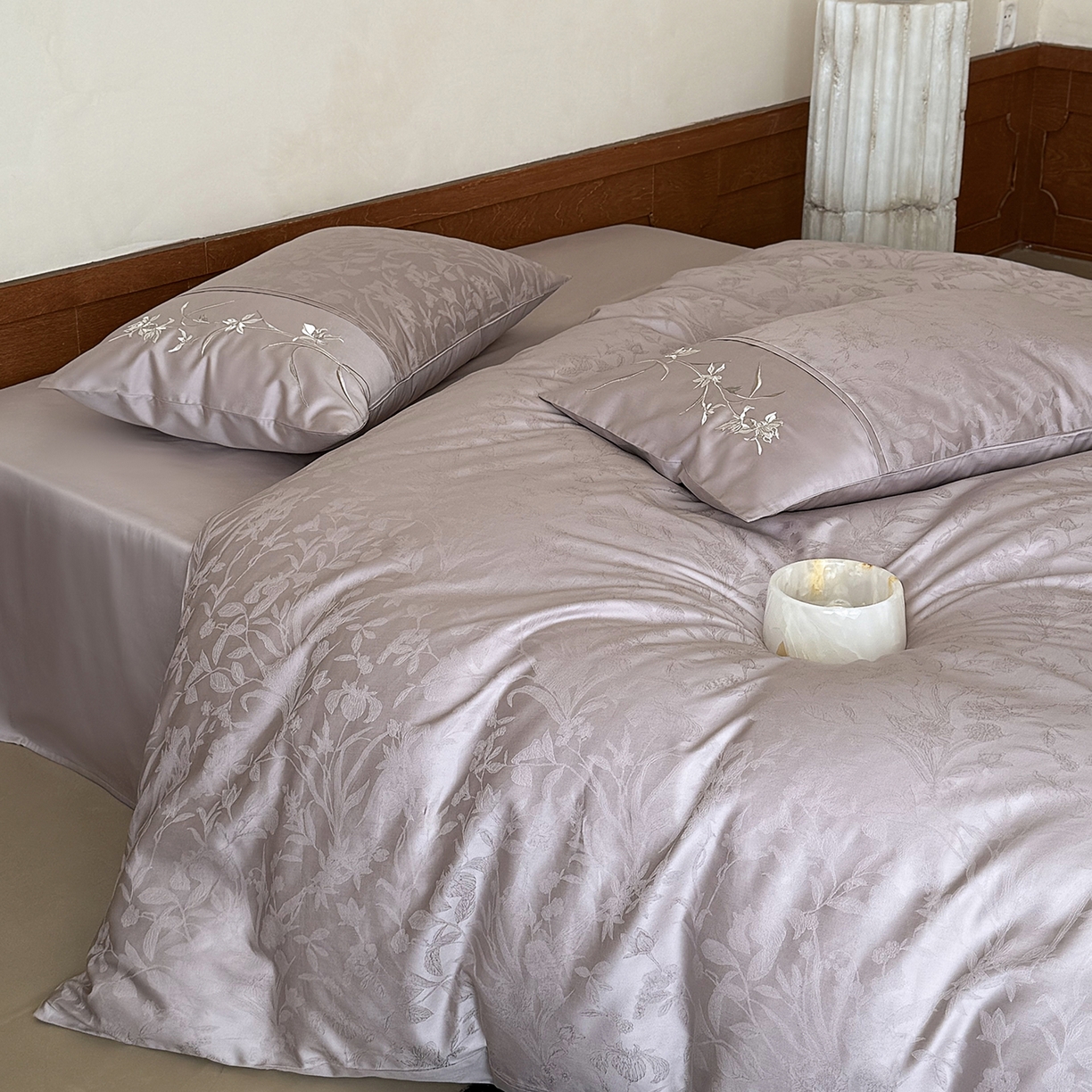 91家纺网 家纺一手货源 找家纺 鹿班家居 2026春季新品100S长绒棉提花刺绣系列四件套-花盏（标准会员-20元） 花盏-紫色