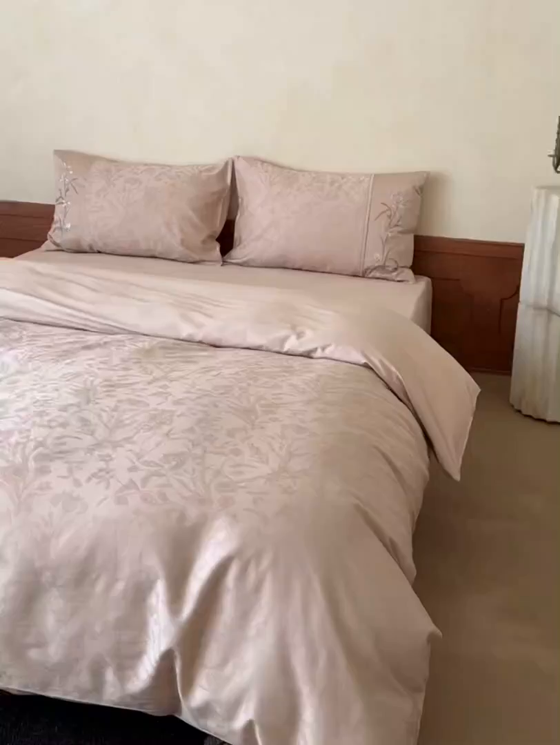 91家纺网 家纺一手货源 找家纺 鹿班家居 2026春季新品100S长绒棉提花刺绣系列四件套-花盏（标准会员-20元） 花盏-粉色