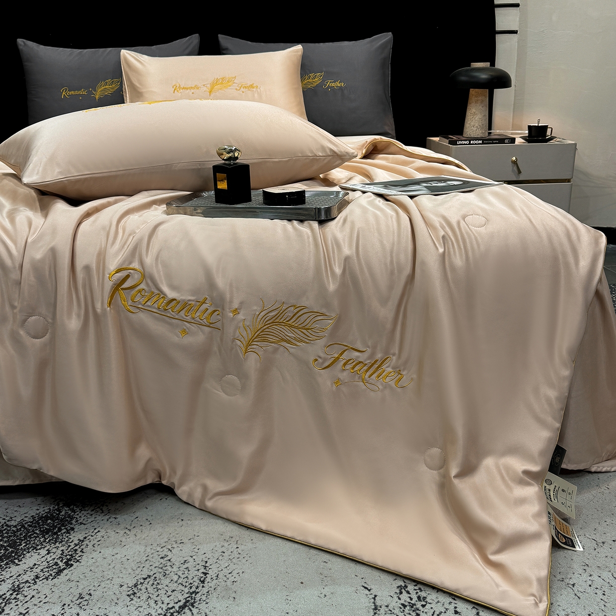 91家纺网 家纺一手货源 找家纺 （总）欢乐季 2026新款A类水洗冰丝羽毛刺绣夏被夏凉被空调被四件套