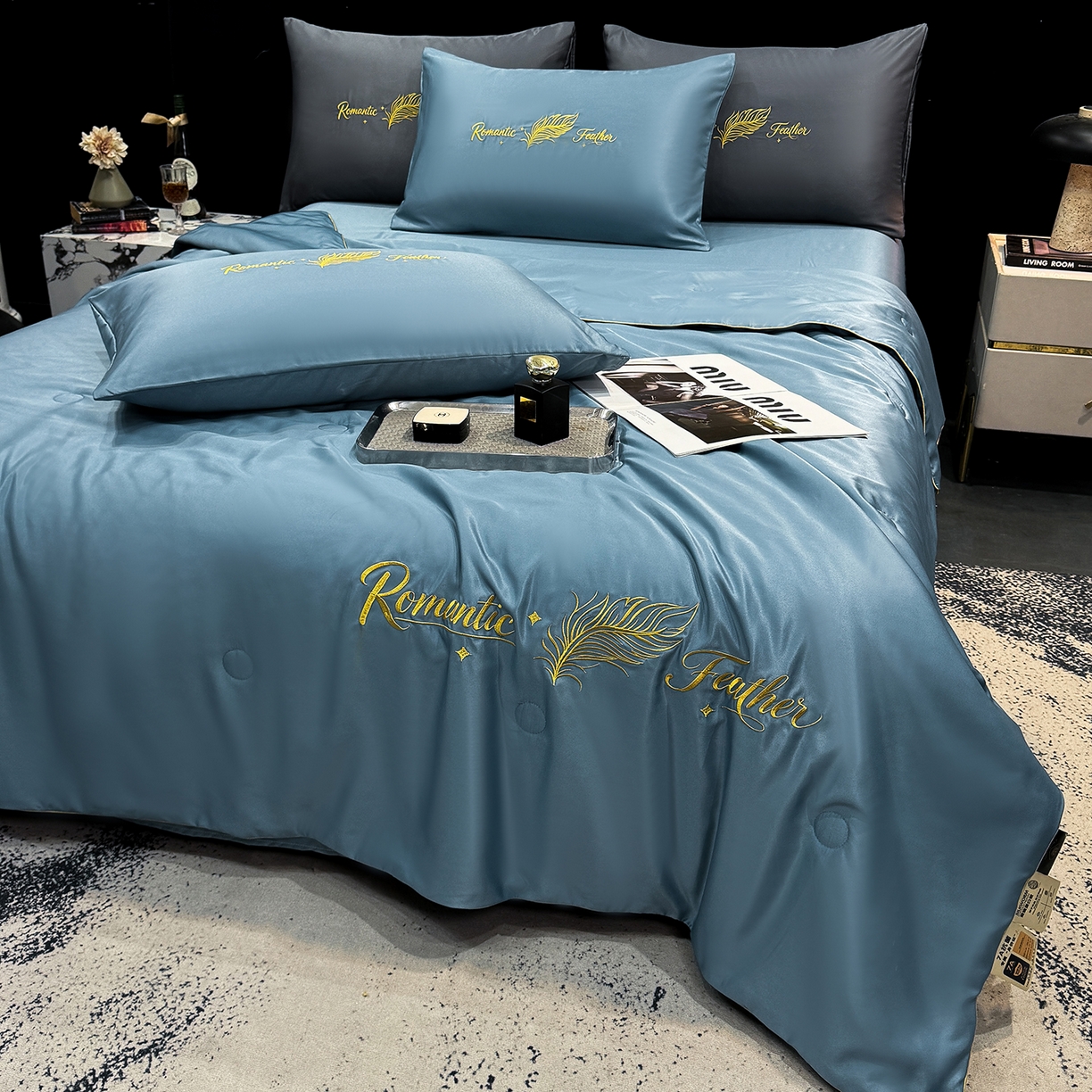 91家纺网 家纺一手货源 找家纺 欢乐季 2026新款A类水洗冰丝羽毛刺绣夏被夏凉被空调被四件套 宾利蓝