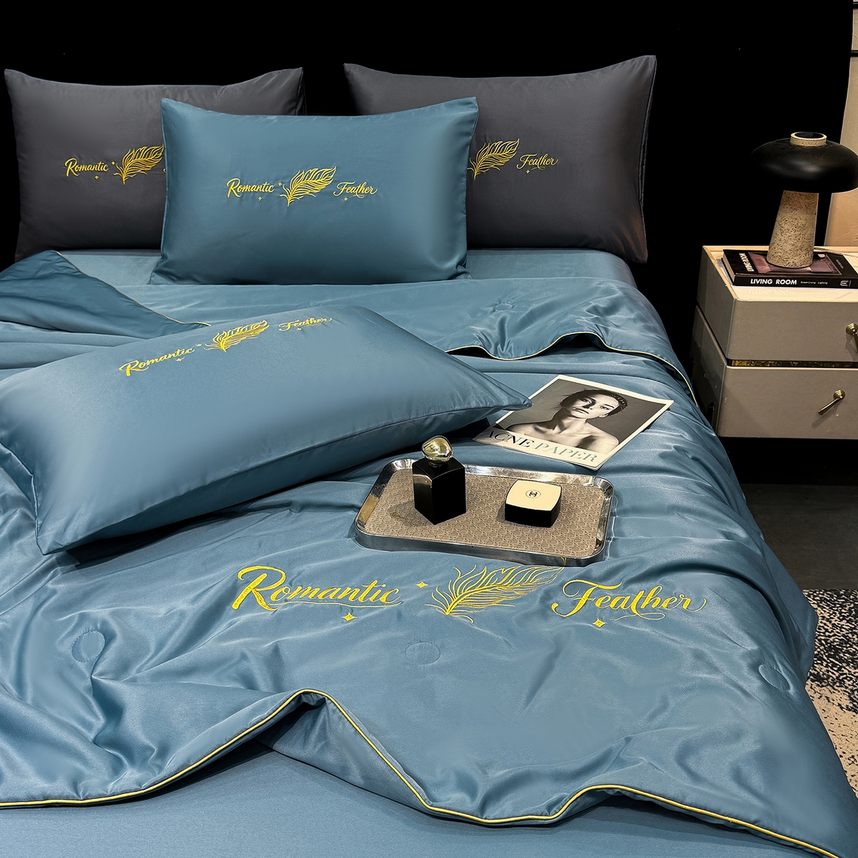 91家纺网 家纺一手货源 找家纺 欢乐季 2026新款A类水洗冰丝羽毛刺绣夏被夏凉被空调被四件套 宾利蓝