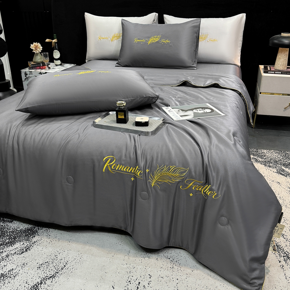 91家纺网 家纺一手货源 找家纺 欢乐季 2026新款A类水洗冰丝羽毛刺绣夏被夏凉被空调被四件套 高级灰