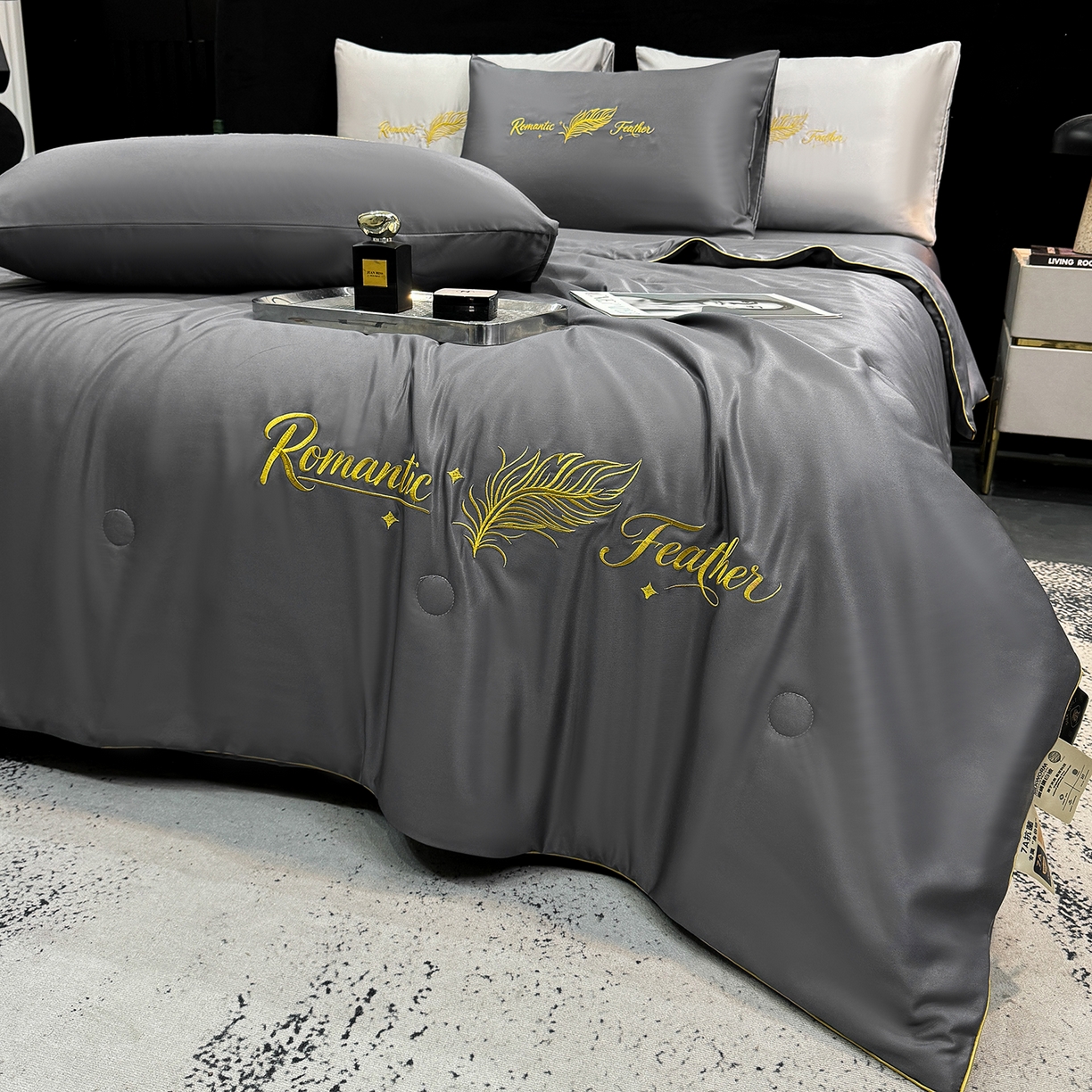 91家纺网 家纺一手货源 找家纺 欢乐季 2026新款A类水洗冰丝羽毛刺绣夏被夏凉被空调被四件套 高级灰