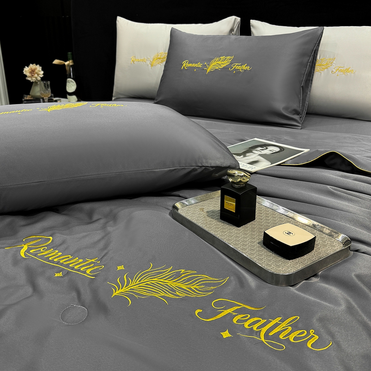 91家纺网 家纺一手货源 找家纺 欢乐季 2026新款A类水洗冰丝羽毛刺绣夏被夏凉被空调被四件套 高级灰