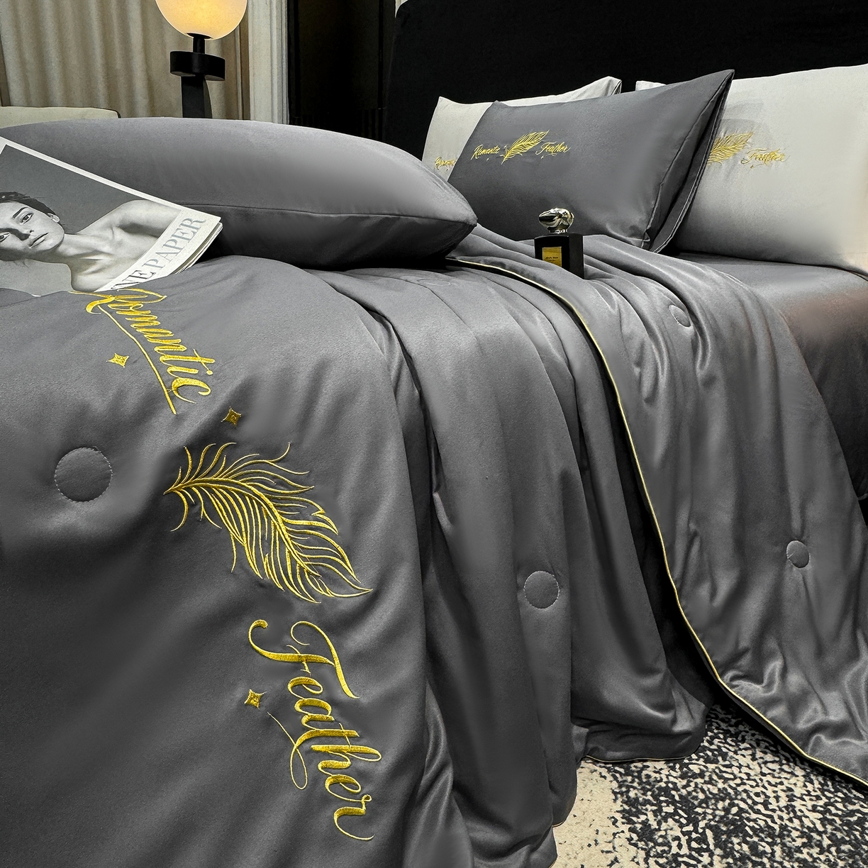 91家纺网 家纺一手货源 找家纺 欢乐季 2026新款A类水洗冰丝羽毛刺绣夏被夏凉被空调被四件套 高级灰